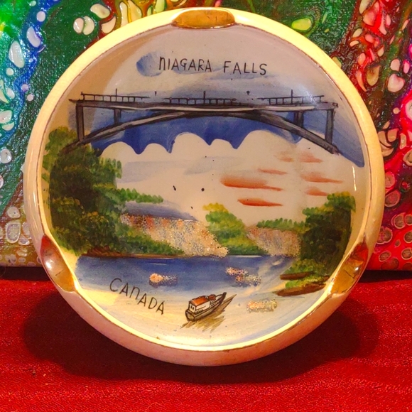 Original hand painted vintage Canada~Niagara falls ashtray